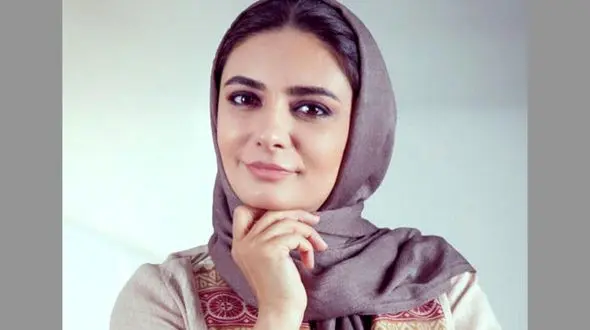 خوشرنگ ترین مانتوی لیندا کیانی در دورهمی دخترانه ! + عکس