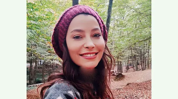 بیوگرافی مژده اوزمان بازیگر و همسرش + عکس و ناگفته ها