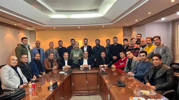 ایمان غیاثوند: استعفاهای سریالی پیشکسوتان، بیانگر ماهیت ناکارآمد انجمن موی تای رزمی است/ برخی برای حفظ میزشان اخلاق را ذبح کردند/ پایان این مسیر برای موی تای ختم به خیر است