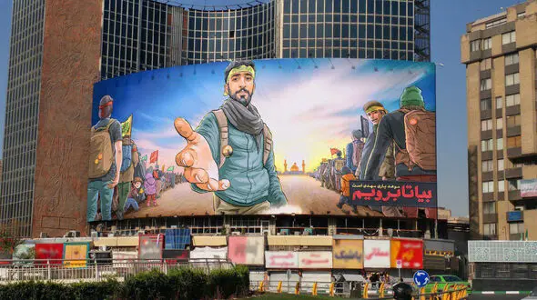 جدیدترین دیوارنگاره میدان ولی‌عصر با تصویری از شهید حججی