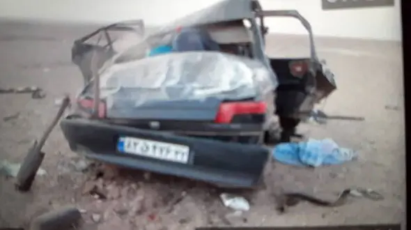 مرگ فجیع یک زن و بچه 2 ساله در پژوی مچاله شده + 3 عکس تکاندهنده / زاهدان