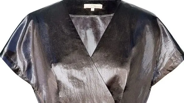 عکس هایی از لباس‌، کفش و زینت آلاتی به رنگ متالیک خاص 