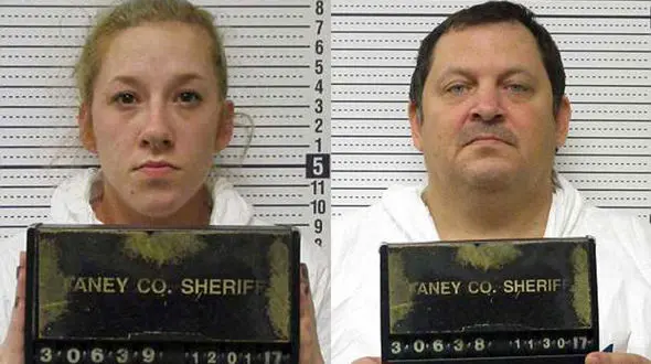 فیلم لحظه خودکشی خونین در جلسه دادگاه / او جسد دختری را تکه تکه کرده بود