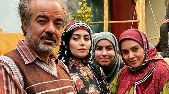 زیبایی هدیه بازوند در پشت صحنه سریال نون خ ! / چهره افتاب سوخته روژان هم زیباست !