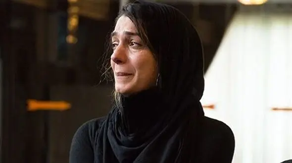 عکس/ نگاهی به چهره غمزده و حال آشفته امین زندگانی و الیکا عبدالرزاقی در مجلس ختم بازیگر پیشکسوت ایرانی/ روحش شاد و یادش گرامی