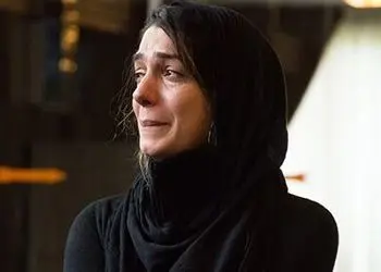 عکس/ نگاهی به چهره غمزده و حال آشفته امین زندگانی و الیکا عبدالرزاقی در مجلس ختم بازیگر پیشکسوت ایرانی/ روحش شاد و یادش گرامی