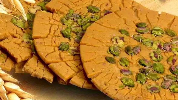 حکم تخریب تمام غرفه‌های سوهان فروشی میدان 72 تن قم صادر شد