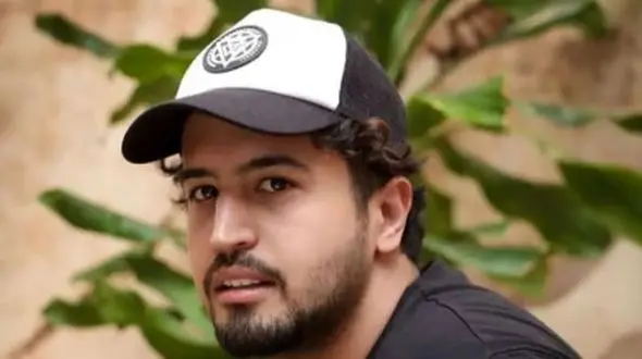 عکس ها / نگاهی به خانه شیک و مجردی مهرداد صدیقیان با حیوان خانگی درشت و سیاهرنگش ... / از میلمان جوانانه تا دکوری هایی از جنس مامان بزرگی ...