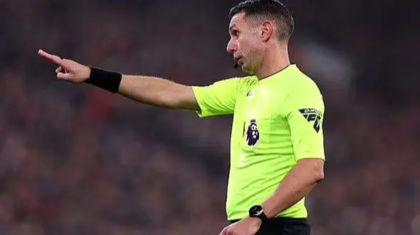 محرومیت فوری داور انگلیسی به دلیل توهین به کلوپ!