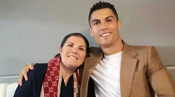 مادر رونالدو نامزد او را با خاک یکسان کرد ! / اجازه ازدواجتان را نمی دهم !