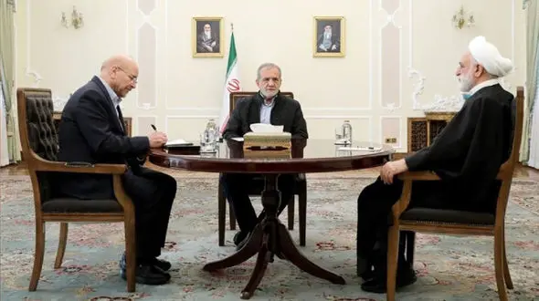 رئیس‌جمهور، رئیس شورای دفاع خواهد بود/ رؤسای سه قوه، 2 نماینده رهبری در شورای امنیت ملی عضو شورای دفاع هستند