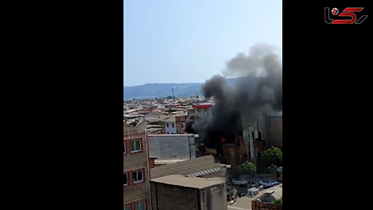 2 فیلم وحشتناک از انفجار و آتش‌ سوزی هولناک یک خانه در ساری / وضعیت عجیب یک خودرو را ببینید