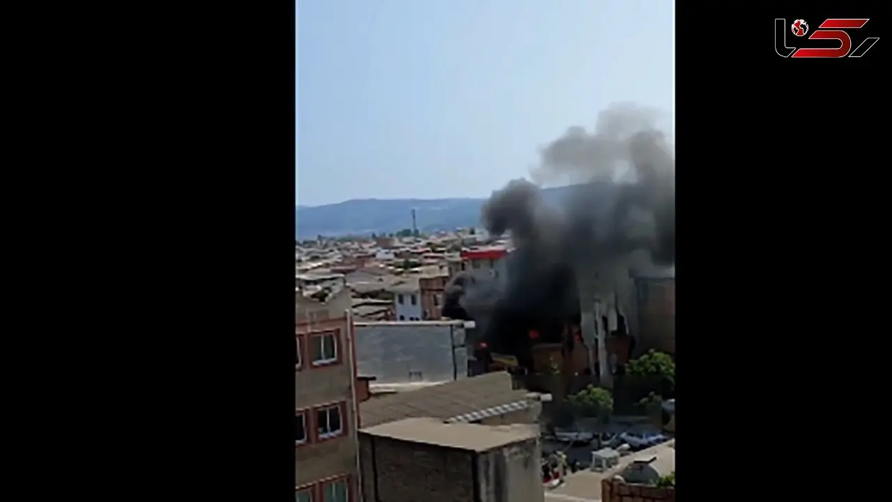 2 فیلم وحشتناک از انفجار و آتش‌ سوزی هولناک یک خانه در ساری / وضعیت عجیب یک خودرو را ببینید