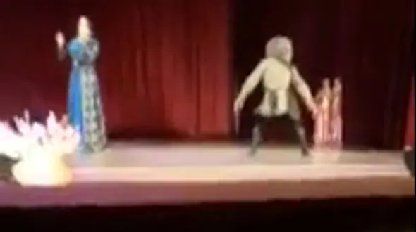 مرگ دردناک بازیگر تئاتر هنگام اجرای نمایش +تصاویر 