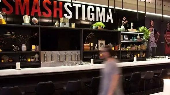 استخدام در رستورانی که همه پرسنل آن ایدزی هستند