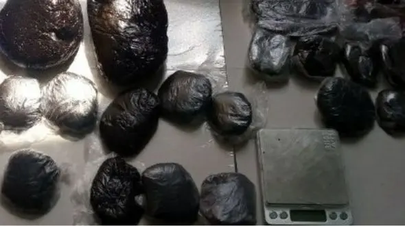 قاچاقچی معروف به نام پرویز دستگیر شد / او 52 کیلو تریاک همراهش بود