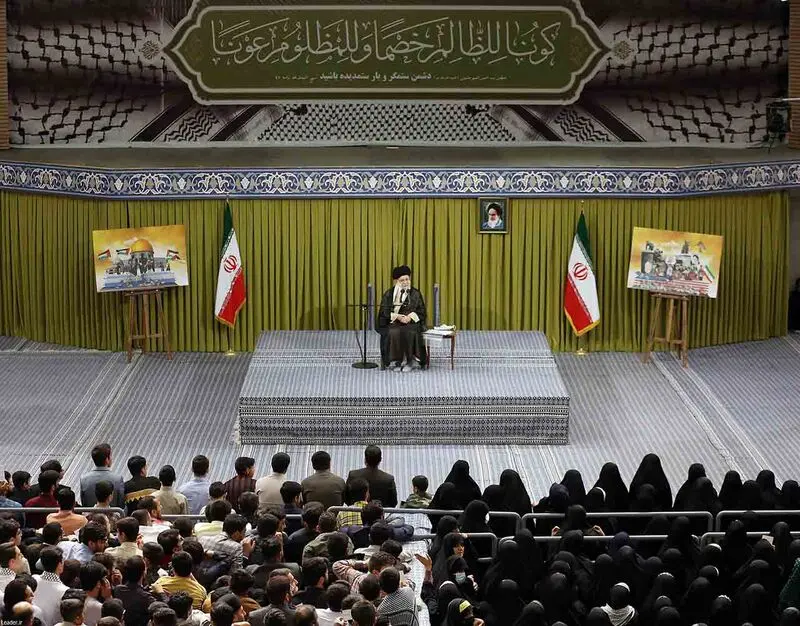 دیدار جمعی از دانش‌آموزان و دانشجویان سراسر کشور با حضرت آیت الله خامنه ای رهبر معظم انقلاب 