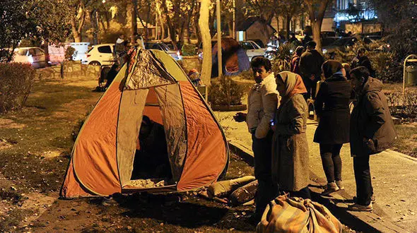 ۲ کشته در زلزله تهران / ۱۲ پس لرزه در تهران/ مردم هوشیار باشند 