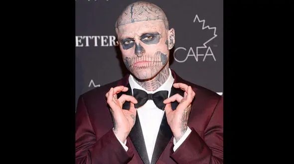 زامبی معروف خودکشی کرد+ عکس