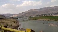 فیلم لحظه آبگیری بالگرد اطفاء حریق در لرستان