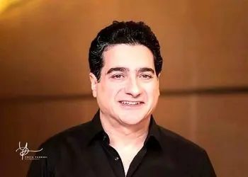 فیلم لحظه تحویل ماشین جدید همایون شجریان از نمایندگی، ظاهرش حرف نداره الحق که خوش سلیقه هست / صفر تا صد بررسی خودروی وویا فری 2025 