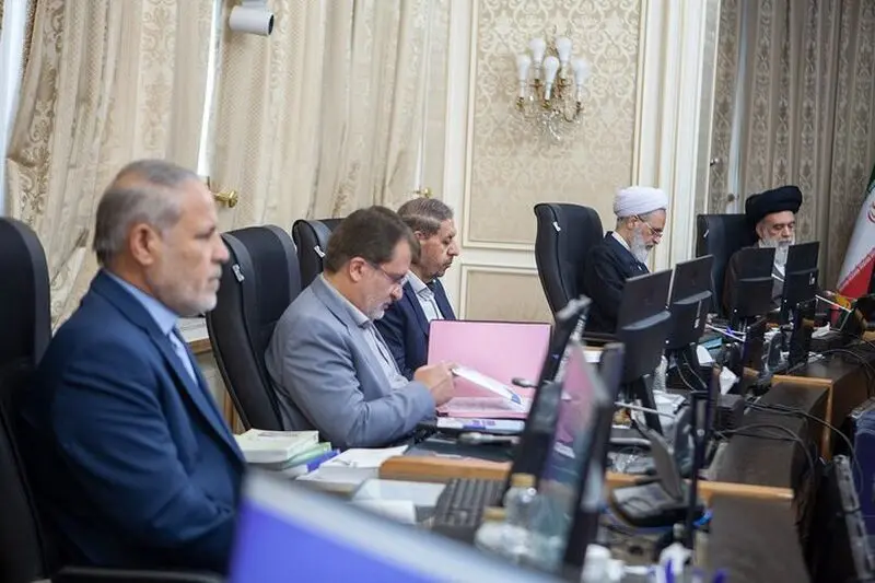 اولین تصاویر از شورای نگهبان درحال بررسی صلاحیت کاندیداها