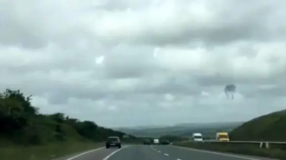 عجیب اما واقعی/جدیدترین پرواز یوفوی آدم های فضایی را ببینید +تصاویر