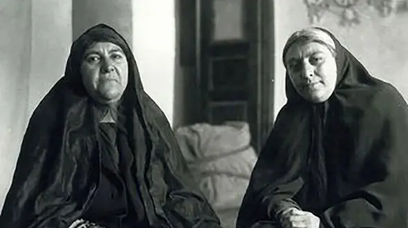 رضاشاه با کمک این زن مشکلش با قاجاریه را حل کرد /زنی فوق العاده با نبوغی کم نظیر...