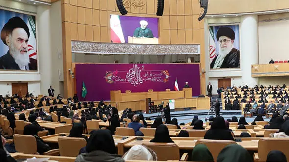 خاطره رئیس جمهور از دختر خانمی که با او در درس حقوق رقابت داشت  + فیلم