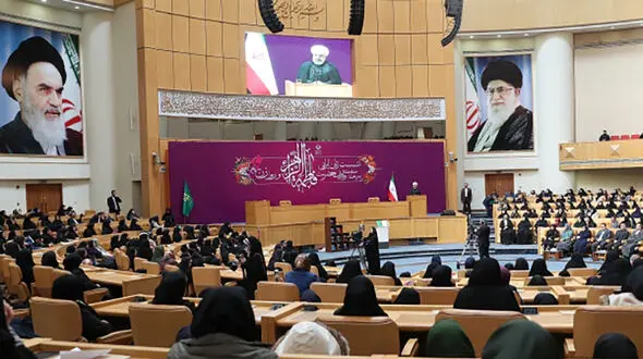 خاطره رئیس جمهور از دختر خانمی که با او در درس حقوق رقابت داشت  + فیلم