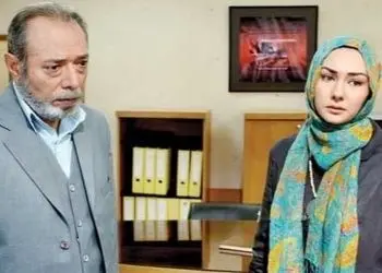 چیدمان مبلمان سلطنتی اتاق نشیمن علی نصیریان، حاج یونس فتوحی سریال میوه ممنوعه/ چه قاب باصفایی