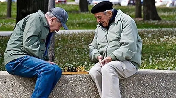 بازنشستگان فقیر در دام کارفرماهای سودجو / سالمندان بازنشسته فقیر در جستجوی شغل