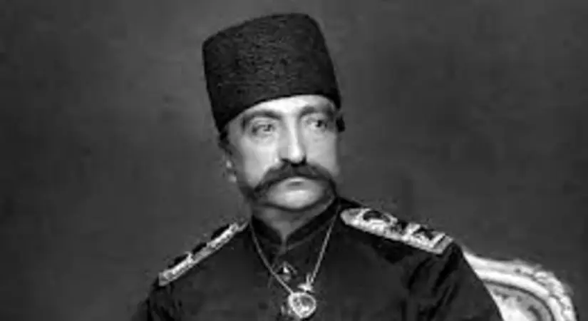 تصویر رنگی‌شدۀ «شمس‌الدوله، همسر ناصرالدین شاه» / سیبیل و ابرو پیوندی کلفت