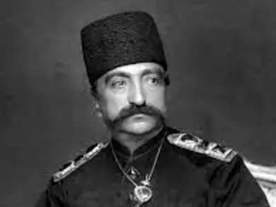 تصویر رنگی‌شدۀ «شمس‌الدوله، همسر ناصرالدین شاه» / سیبیل و ابرو پیوندی کلفت