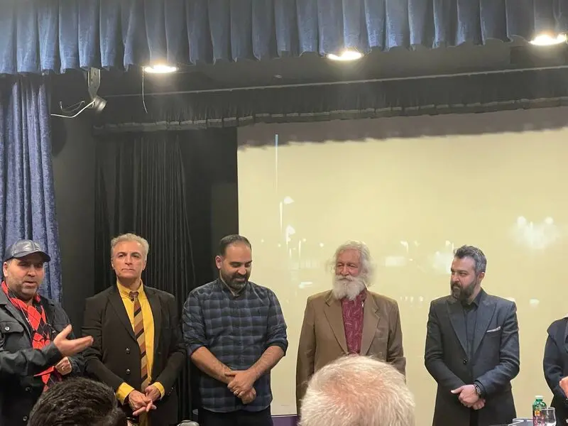 عکس اجرای نمایشنامه‌ خوانی «گاهی به آتش هم دست بزن»