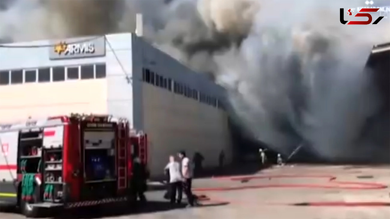 فیلم آتش سوزی مهیب در کارخانه تشک سازی/ ادامه تلاش برای اطفای حریق / در ترکیه رخ داد