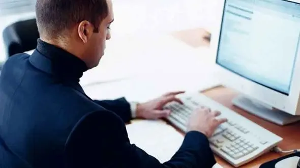 آسیب های کار با رایانه را بشناسید/چشم ها در معرض یک بیماری خطرناک