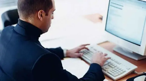 آسیب های کار با رایانه را بشناسید/چشم ها در معرض یک بیماری خطرناک