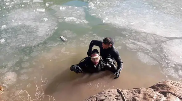 عکس های سد  یخ زده یزد که 2 جوان را بلعید