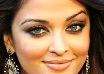 نوستالژی هنری؛ «آیشواریا رای» در مراسم خاکسپاری مادر آمیتا باچان؛ سال 1386