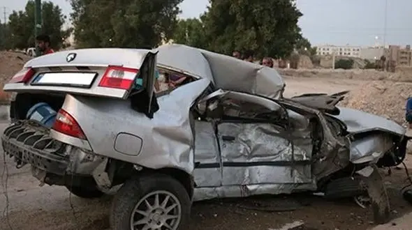 عکس باورنکردنی از له شدن راننده سمند در برخورد با تیر بتونی / در بندرعباس رخ داد