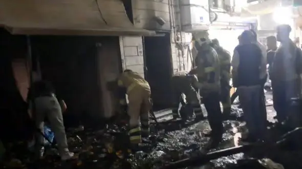 نجات معجزه‌آسای مرد و زن تهرانی از میان دود و آتش در عبدل آباد