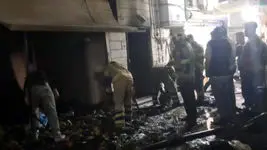 نجات معجزه‌آسای مرد و زن تهرانی از میان دود و آتش در عبدل آباد