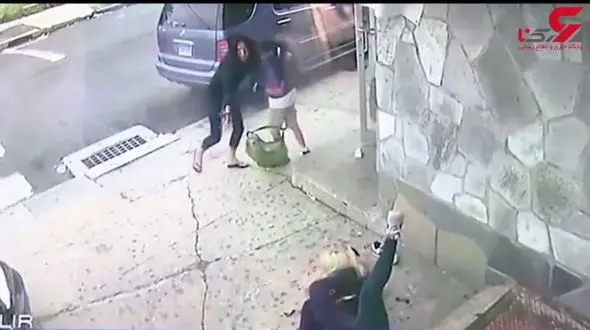 فیلمی تکاندهنده از یک تصادف دلخراش/ زن فداکار خود را سپر بلای پسربچه کرد