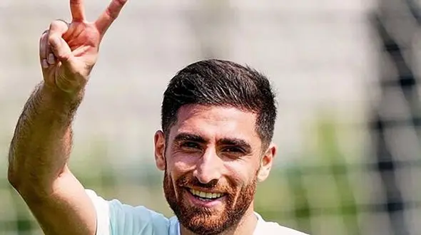 عکس/ تفریح انرژی مثبت علیرضا جهانبخش با مادرش در هلند