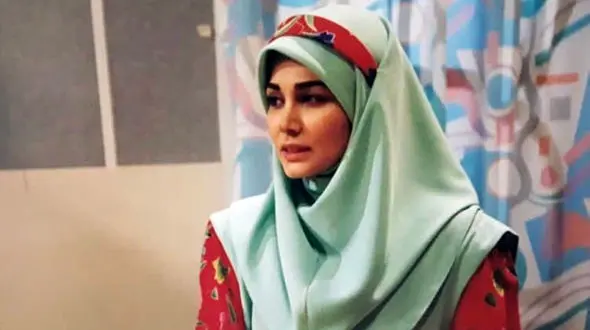 عکس جذاب ترین خانم مجری تلویزیون! / در 55 سالگی زیباتر از 22 سالگی ! / لادن رضاجویی کیست ؟!