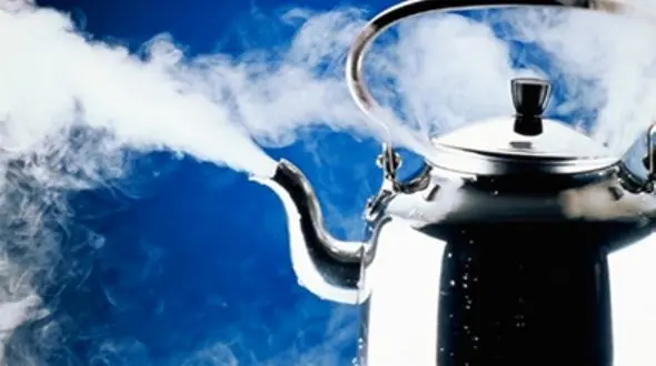 موبایلی که آب جوش و دمای -۲۰ درجه را تحمل می‌کند +فیلم