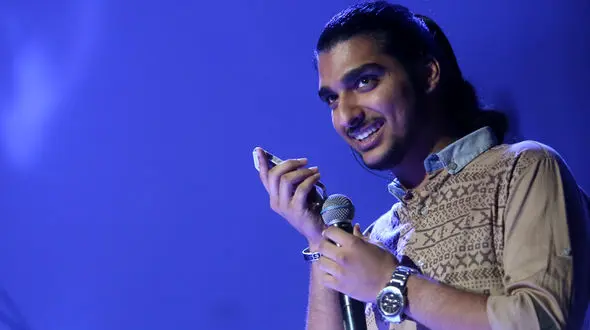 فیلم خوانندگی جگرسوز پسر ناصر عبداللهی ! / صدا و چهره کپی پدر !