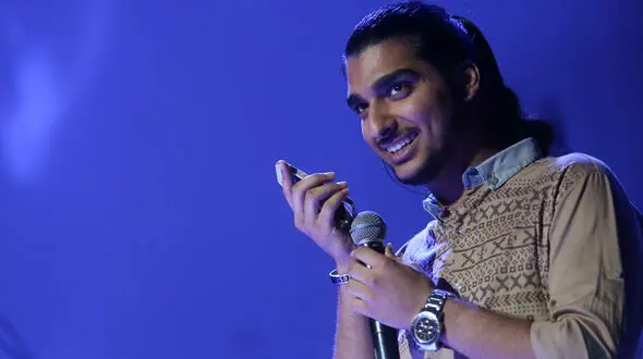 فیلم خوانندگی جگرسوز پسر ناصر عبداللهی ! / صدا و چهره کپی پدر !