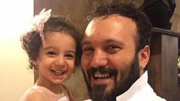 کامبیز دیرباز: از ترس اینکه بچم پسر بشه بچه دار نشدم/ به خانومم گفتم اگه پسر شد تو بیمارستان عوضش میکنم!